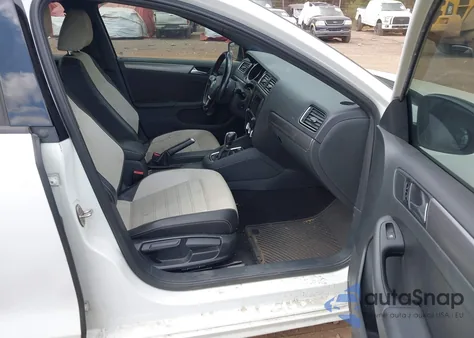 2017 Volkswagen Jetta 1.8T Sport z USA, uszkodzony, nr VIN 3VWD17AJXHM309835